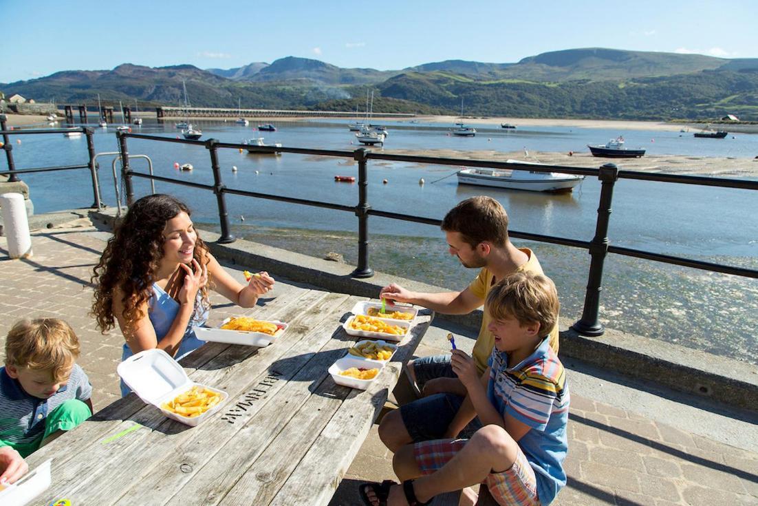 Barmouth Bay Holiday Park Llanddwywe Exteriör bild
